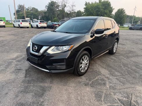 Used 2017 Nissan Rogue S image 2