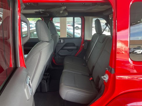 Used 2025 Jeep Wrangler Sahara image 24