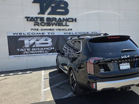 Used 2024 Kia Telluride EX w/ EX Captain's Chair Package image 4