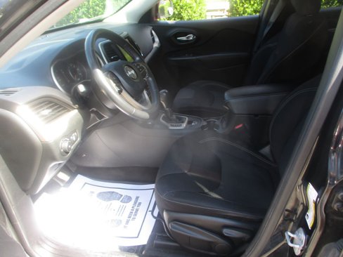 Used 2015 Jeep Cherokee Latitude w/ Cold Weather Group image 8