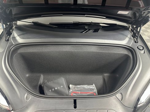 Used 2025 Tesla Model X image 14