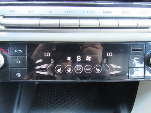 Used 2025 Genesis G70 2.5T image 46