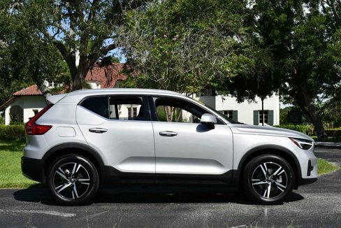 Used 2025 Volvo XC40 B5 Core image 32