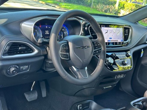 New 2025 Chrysler Pacifica Select image 38