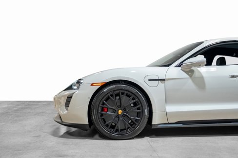Used 2023 Porsche Taycan GTS image 28