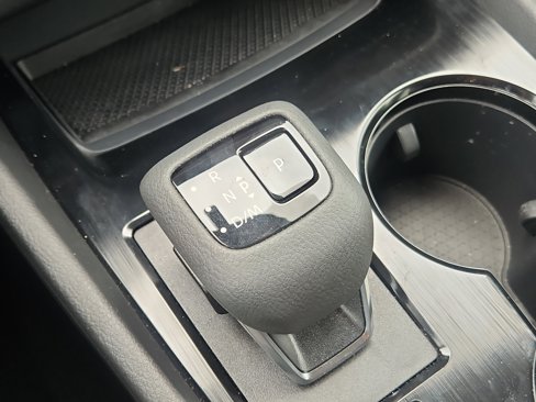 Used 2025 Nissan Rogue S image 17