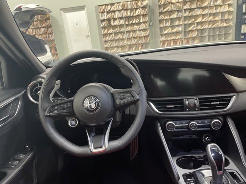 New 2025 Alfa Romeo Giulia AWD w/ Veloce Package AWD image 13