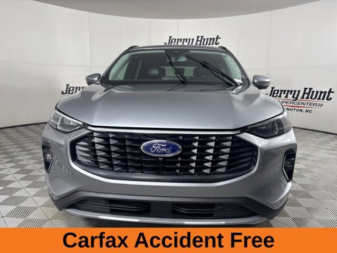 Used 2023 Ford Escape Platinum image 3