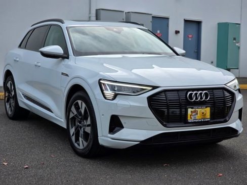 Used 2022 Audi e-tron Premium w/ Convenience Plus Package image 1