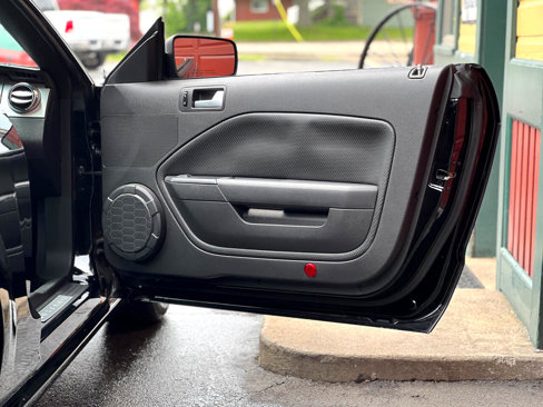 Used 2005 Ford Mustang GT Premium image 16