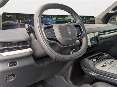 New 2025 Lincoln Navigator Reserve w/ Jet Appearance Package image 3