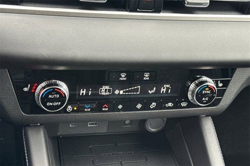 New 2025 Mitsubishi Outlander SEL image 18