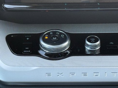 New 2025 Ford Expedition Active image 10
