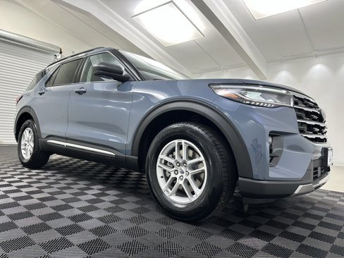 New 2025 Ford Explorer Active w/ Active Comfort Package image 1