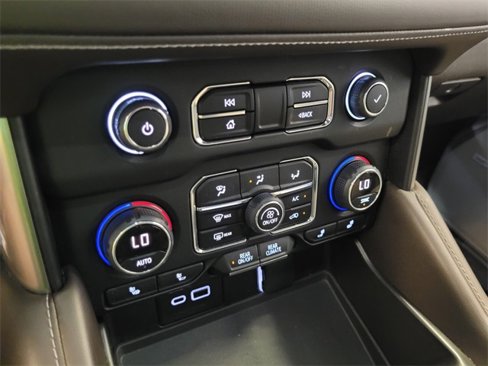 Used 2023 Chevrolet Suburban LT image 17