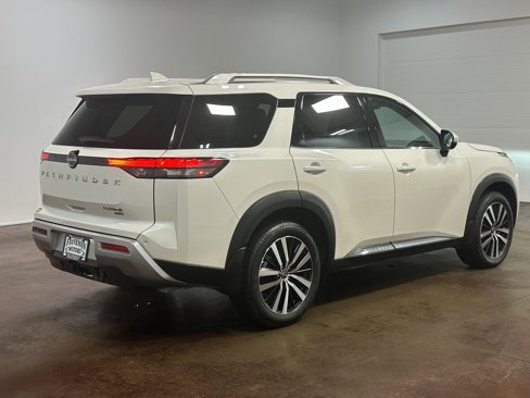 Used 2024 Nissan Pathfinder Platinum image 4