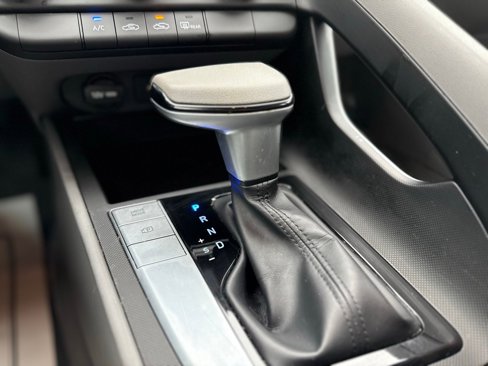 Used 2021 Hyundai Elantra SE image 24