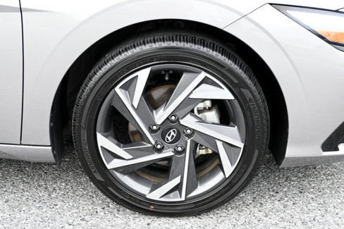 Used 2024 Hyundai Elantra Limited image 42