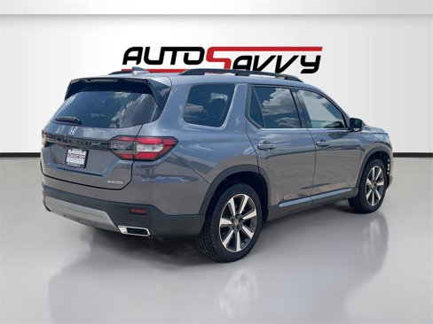 Used 2025 Honda Pilot Touring image 7