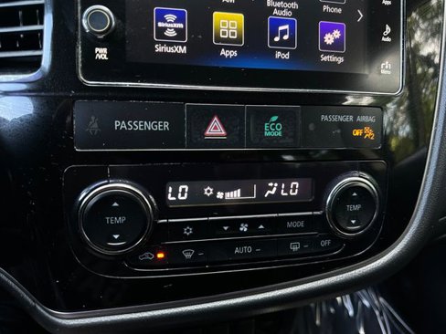 Used 2017 Mitsubishi Outlander SEL image 26