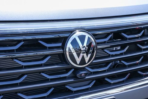 New 2025 Volkswagen Atlas Cross Sport SEL Premium R-Line image 18