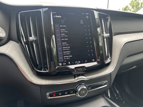 Certified 2025 Volvo XC60 B5 Plus image 21