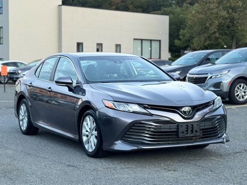 Used 2018 Toyota Camry L image 1