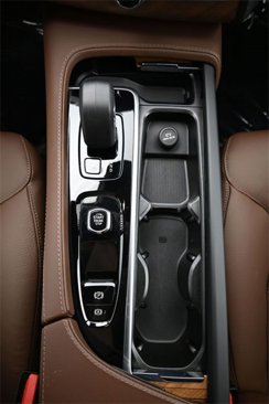 Used 2024 Volvo XC90 B6 Plus w/ Protection Package image 11