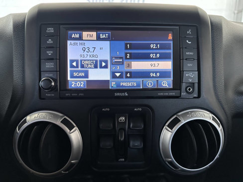 Used 2012 Jeep Wrangler Unlimited Rubicon image 30