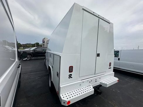 New 2025 Ford F550 4x4 Regular Cab Super Duty image 7