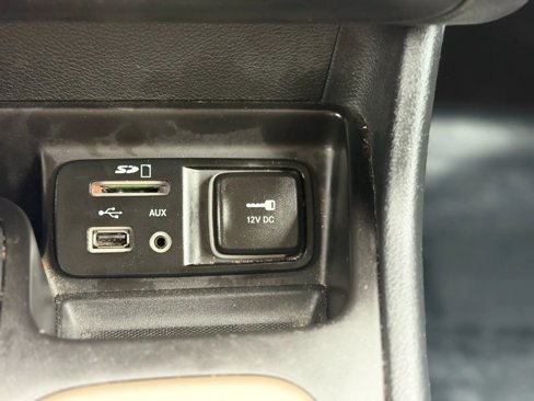 Used 2016 Jeep Cherokee 75th Anniversary image 25