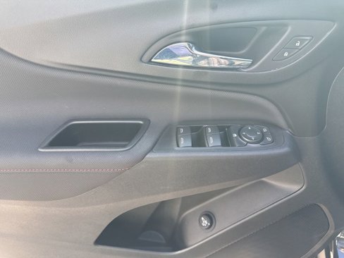 Used 2022 Chevrolet Equinox RS w/ Infotainment Package image 12