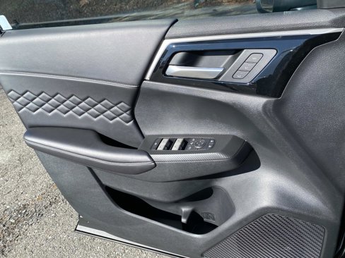 New 2025 Mitsubishi Outlander SEL Black Edition image 17