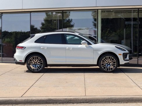 Certified 2025 Porsche Macan image 8