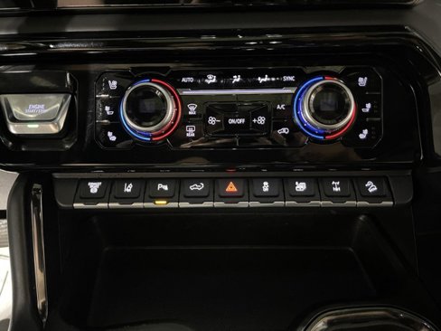 Used 2025 GMC Sierra 2500 AT4X image 16