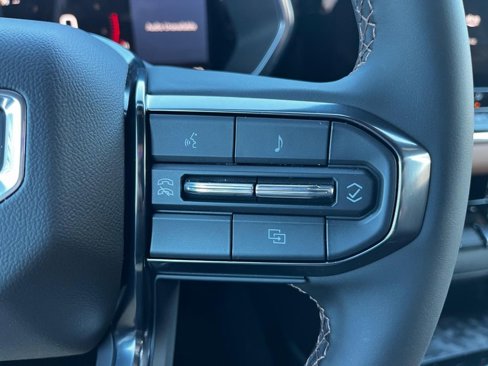 New 2025 GMC Canyon AT4 w/ Nightfall Edition image 32