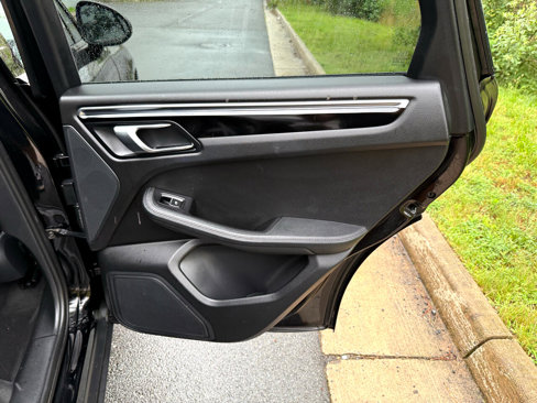 Used 2016 Porsche Macan S image 28