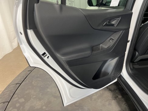 New 2026 Chevrolet Equinox LT w/ Convenience Package II image 17