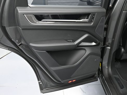 New 2025 Porsche Cayenne Turbo image 25
