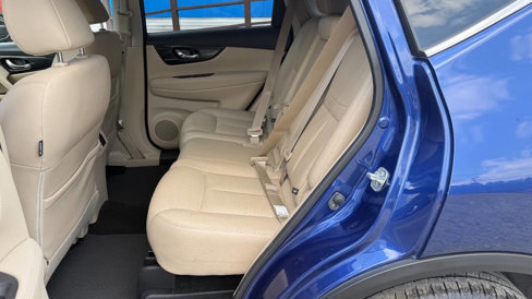 Used 2017 Nissan Rogue SL image 11