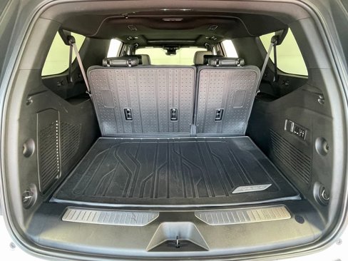 Used 2023 Chevrolet Suburban High Country image 7