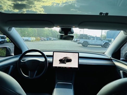 Used 2025 Tesla Model Y Long Range image 35
