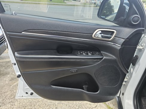 Used 2016 Jeep Grand Cherokee Limited image 11