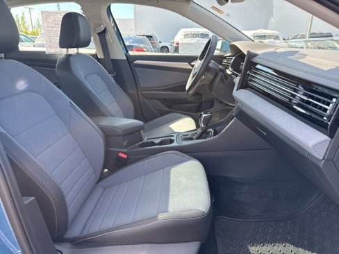 Certified 2025 Volkswagen Jetta SE image 22