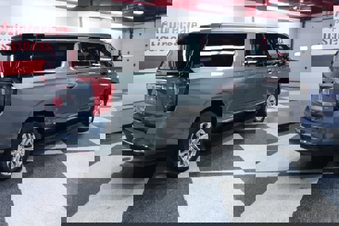 Used 2023 GMC Yukon XL SLT w/ SLT Premium Package image 7