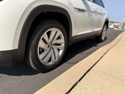 Used 2022 Volkswagen Atlas Cross Sport SE image 18