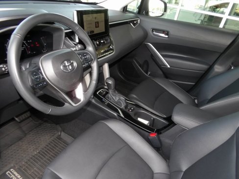 Used 2024 Toyota Corolla Cross XLE image 17