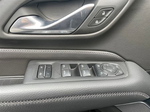 Used 2024 GMC Yukon XL Denali w/ Advanced Technology Package image 13