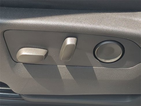 Used 2024 GMC Yukon XL AT4 w/ Technology Package image 9