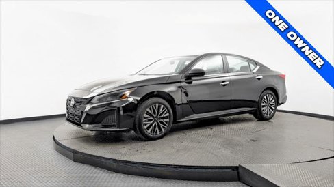 Used 2025 Nissan Altima 2.5 SV image 2